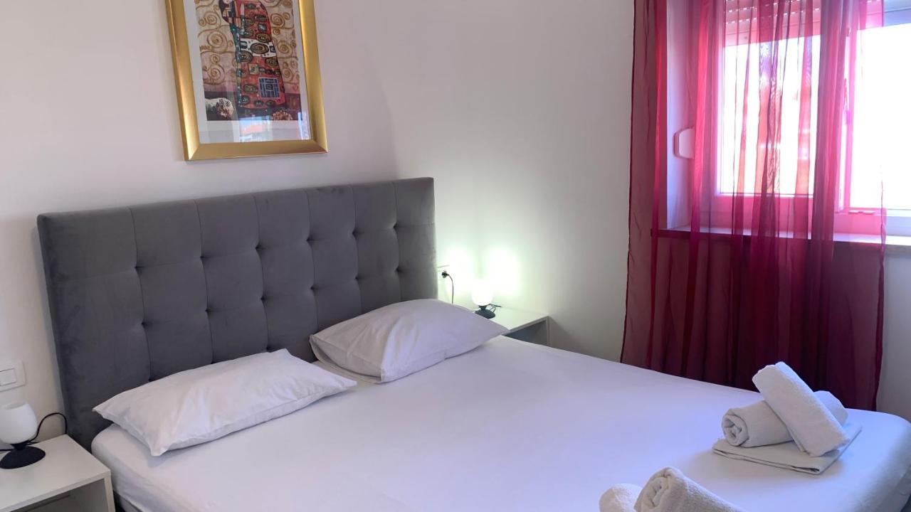 Apartments Istarska Street (Adults Only) สปลิท ภายนอก รูปภาพ