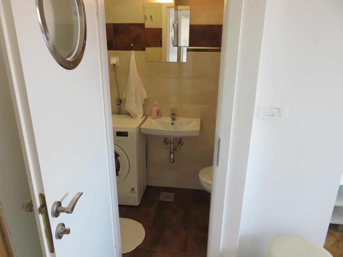 Apartments Istarska Street (Adults Only) สปลิท ภายนอก รูปภาพ