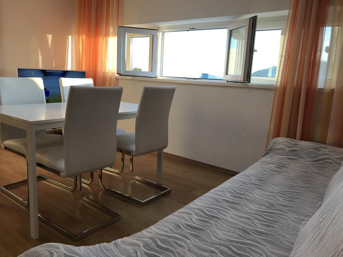 Apartments Istarska Street (Adults Only) สปลิท ภายนอก รูปภาพ